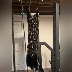 Elegant Black and Gold Sequin Dress Dance Costume Flapper Girl